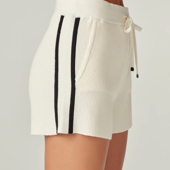 blanc noir Pants - blanc noir PORTOLA SHORT - WHISPER WHITE M